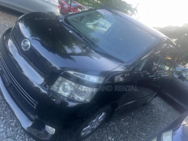 Toyota Voxy 2012 Black photo 7