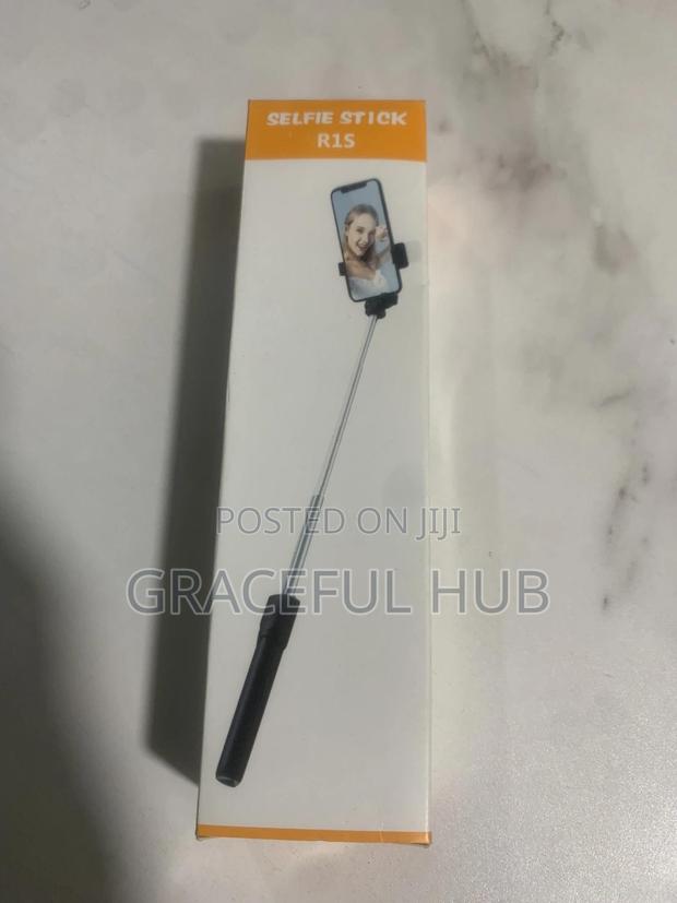 R15 Selfie Stick photo 2