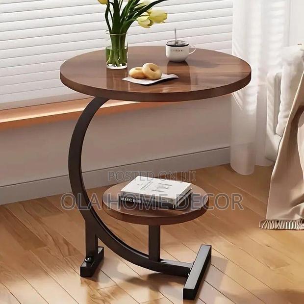 Side Table · Photo 2
