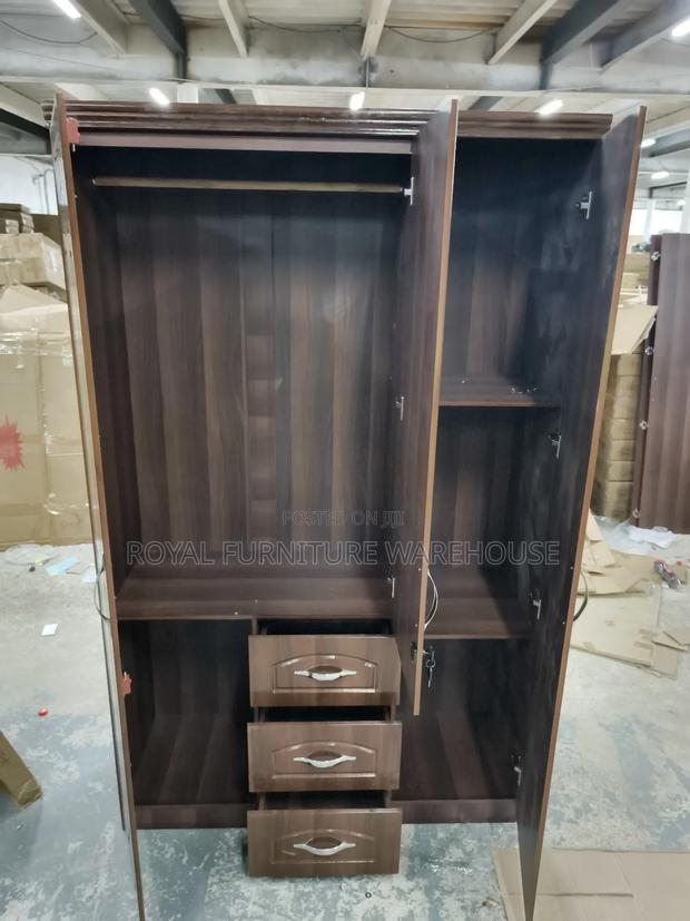 Foreign 3 Doors Wooden Wardrobe · Photo 4