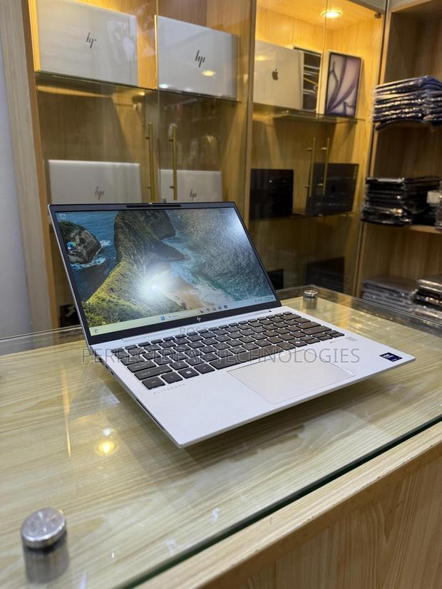 New Laptop HP EliteBook 830 G9 32GB Intel Core Ultra 7 SSD 512GB photo 2