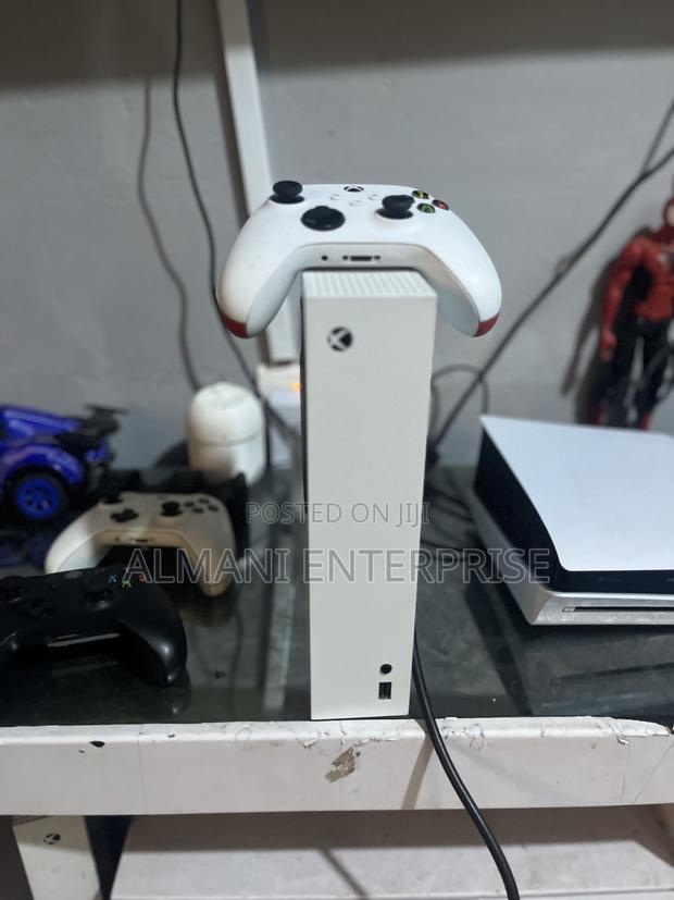 Xbox Series S With Fc 26 and Seikro With 1 Controllers