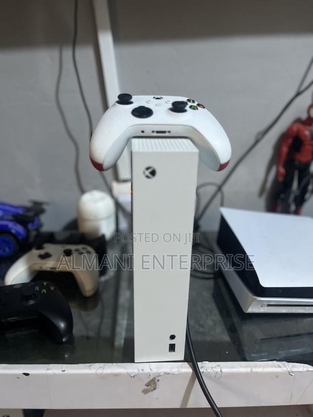 Xbox Series S With Fc 26 and Seikro With 1 Controllers photo 2