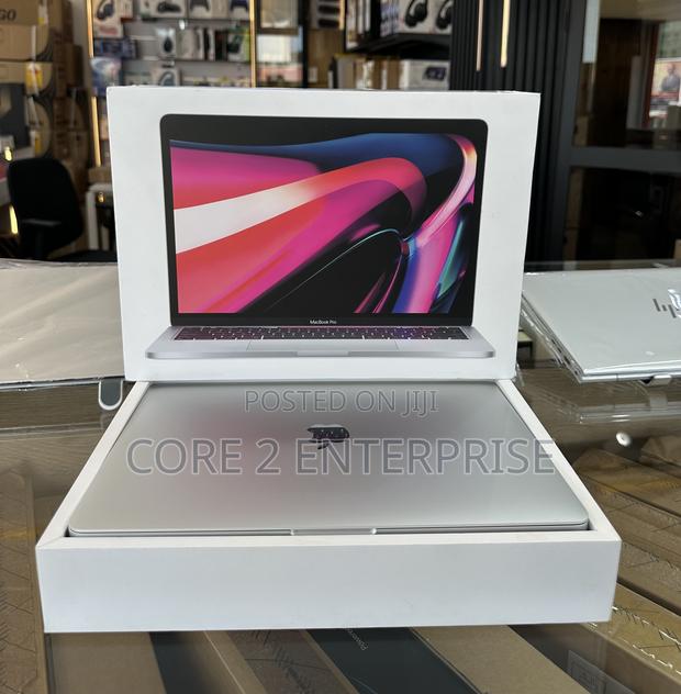 Laptop Apple MacBook Pro 2022 M2 8GB Apple M2 SSD 256GB