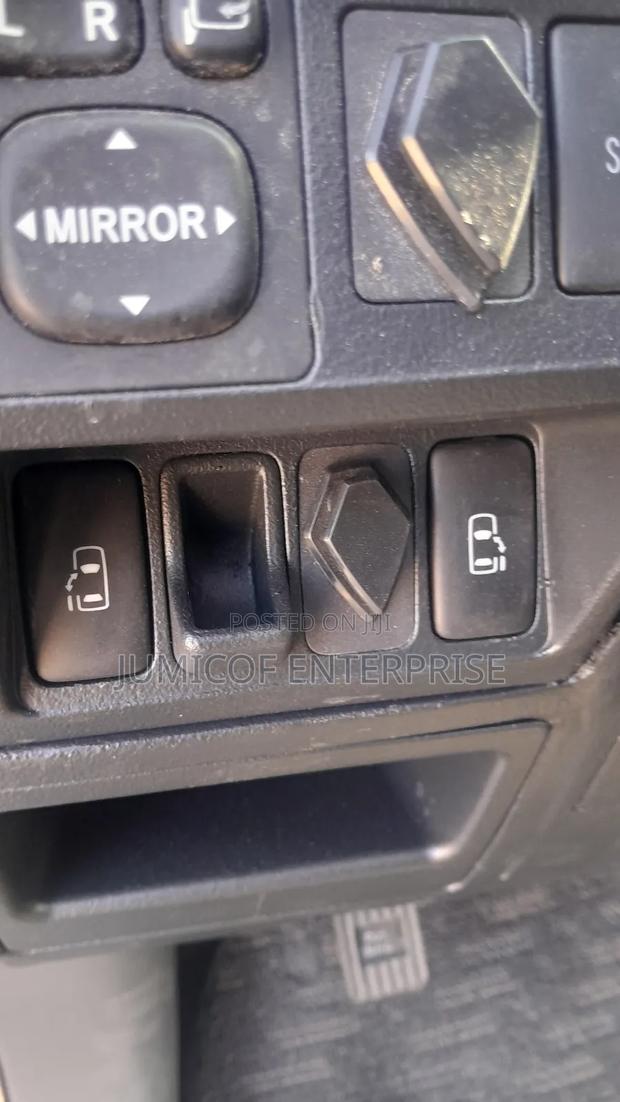 Toyota Sienta 1.5 FWD 2012 Black