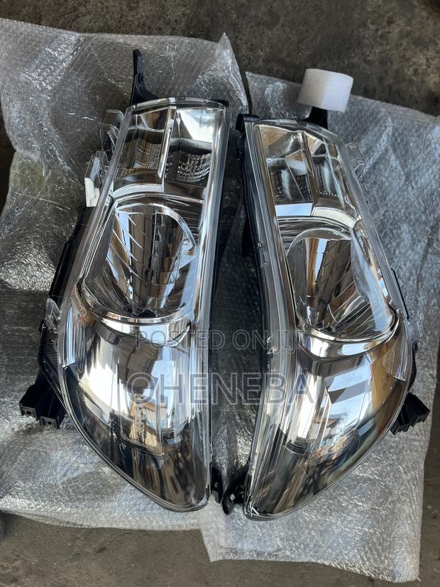 Toyota Hilux 2018 Normal Headlights