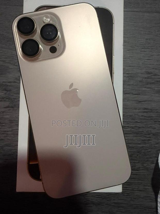 Apple iPhone 16 Pro Max 256 GB Gold · Photo 4