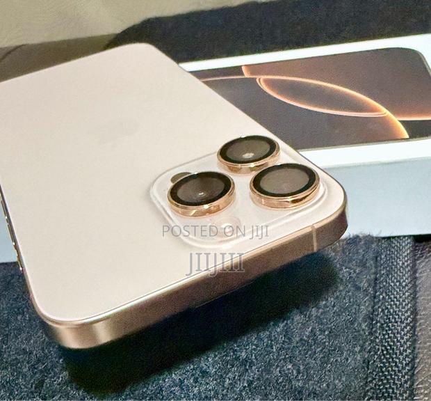 Apple iPhone 16 Pro Max 512 GB Gold · Photo 4