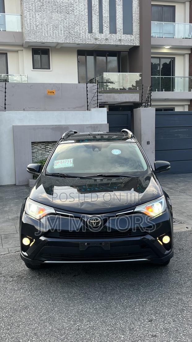 Toyota RAV4 XLE AWD (2.5L 4cyl 6A) 2017 Black photo 2