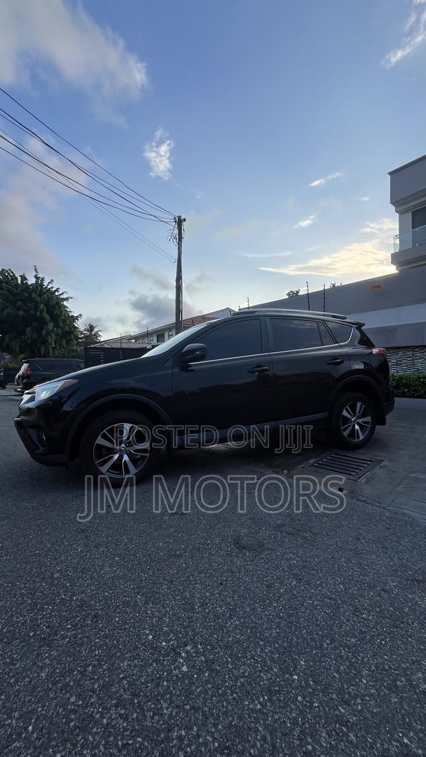 Toyota RAV4 XLE AWD (2.5L 4cyl 6A) 2017 Black photo 5
