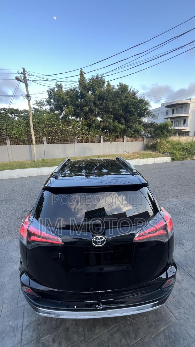 Toyota RAV4 XLE AWD (2.5L 4cyl 6A) 2017 Black photo 11