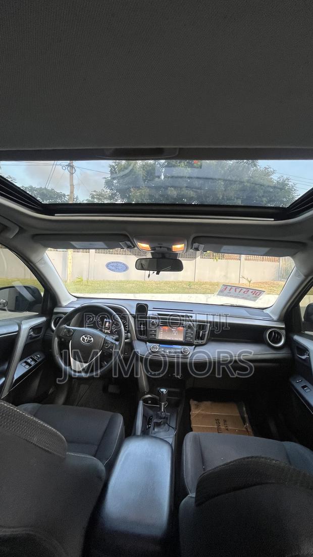 Toyota RAV4 XLE AWD (2.5L 4cyl 6A) 2017 Black photo 8
