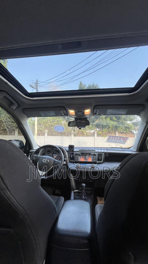 Toyota RAV4 XLE AWD (2.5L 4cyl 6A) 2017 Black photo 7
