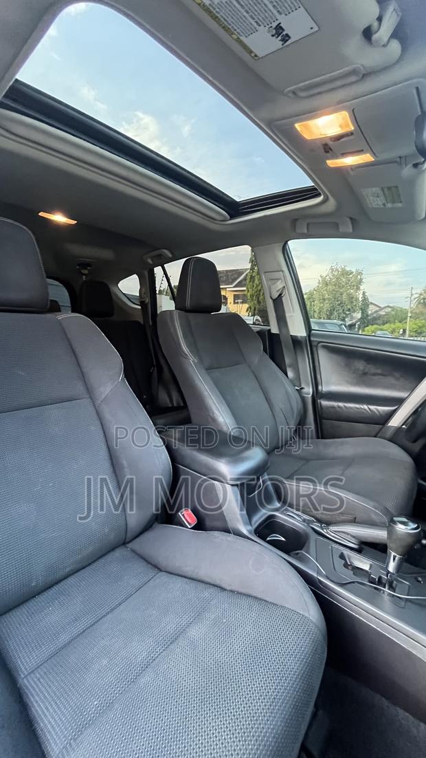 Toyota RAV4 XLE AWD (2.5L 4cyl 6A) 2017 Black photo 10