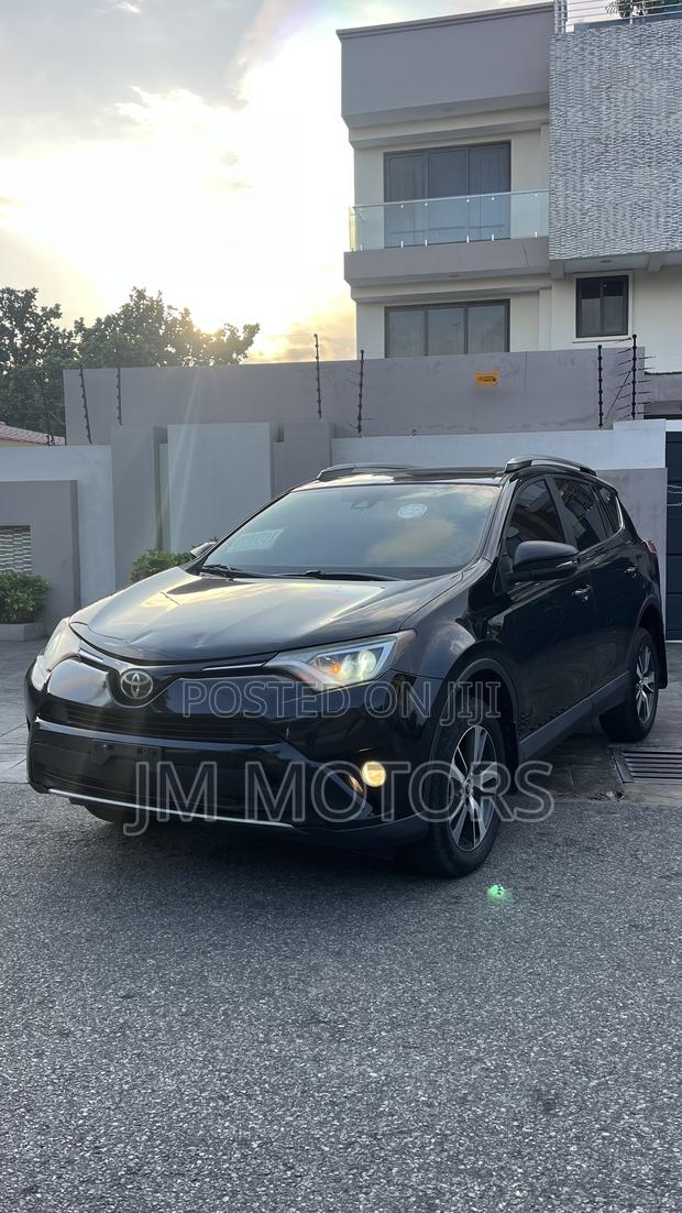 Toyota RAV4 XLE AWD (2.5L 4cyl 6A) 2017 Black photo 4