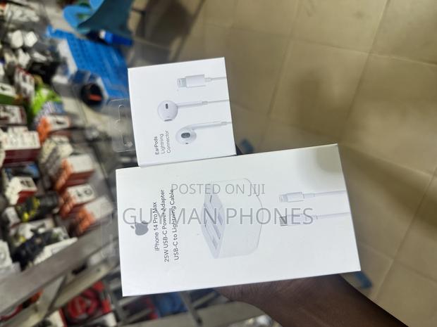 20w iPhone Charger and Earpiece · Photo 4