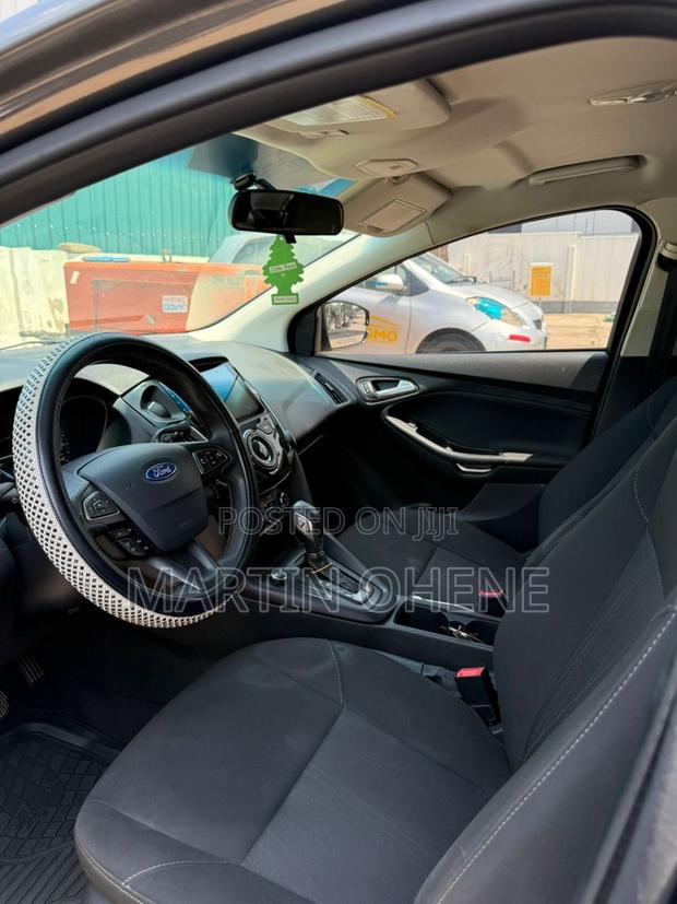 Ford Focus SEL Sedan FWD (2.0L 4cyl 6A) 2017 Gray