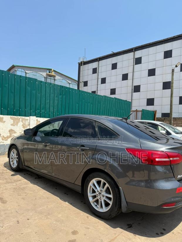 Ford Focus SEL Sedan FWD (2.0L 4cyl 6A) 2017 Gray