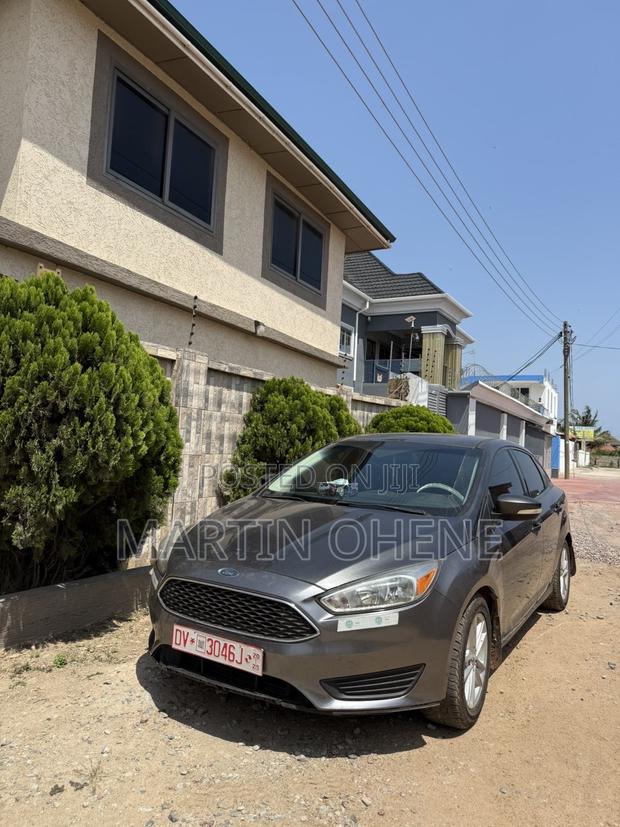 Ford Focus SEL Sedan FWD (2.0L 4cyl 6A) 2017 Gray