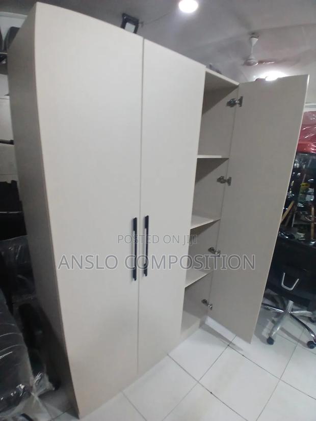 Above All, the Three in One Wardrobe · Photo 3