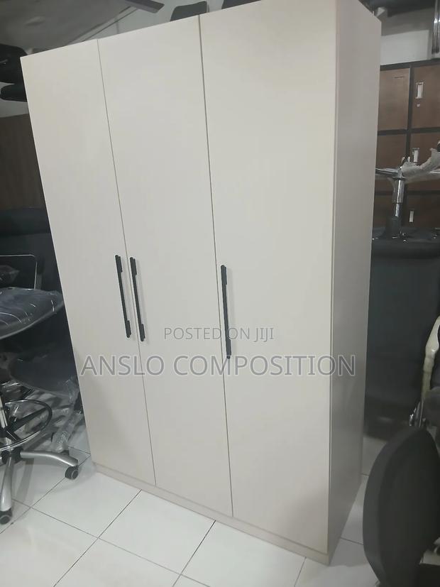 Above All, the Three in One Wardrobe · Photo 4