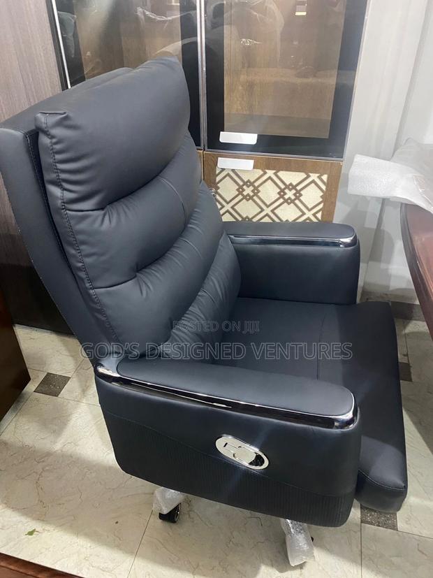 Classic and Well Grounded Executive Office Chair photo 2