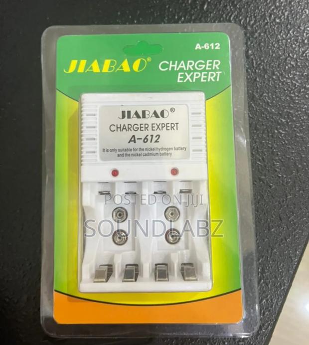 Jiabao A-612 Battery Charger · Photo 2