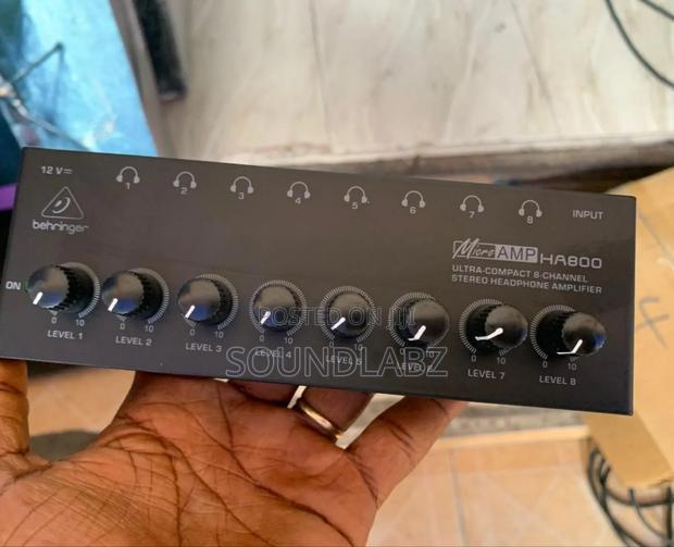 Behringer Microamp Ha800, an 8-Channel Stereo Headphone Amplifier · Photo 3