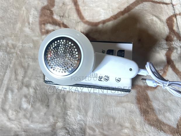 Rechargeable Lint Remover photo 3