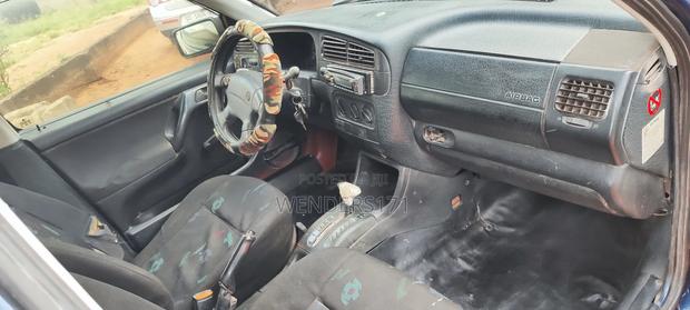 Volkswagen Golf 1.6 2000 Blue