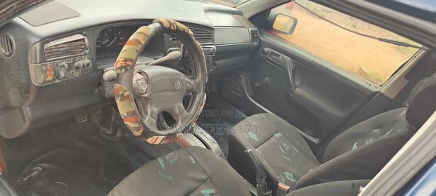 Volkswagen Golf 1.6 2000 Blue