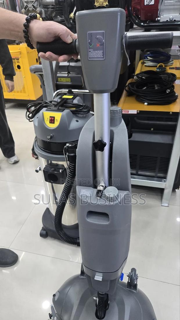 Cordless Floor Scrubbing Machine for Home Cleaning Purposes. photo 5