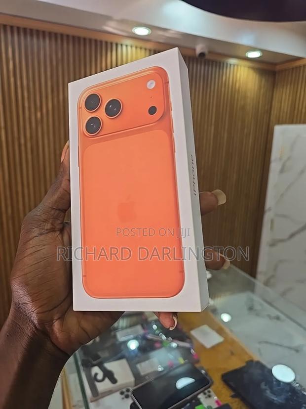 New Apple iPhone 17 Pro Max 256 GB Orange · Photo 4