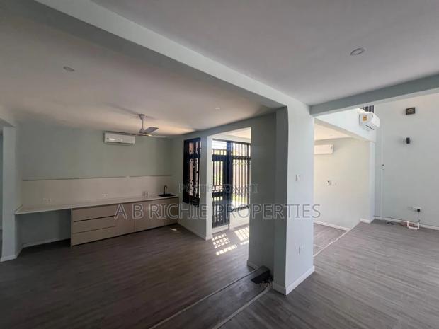 5bdrm House in Ab Richie Properties, Labone for rent · Photo 2