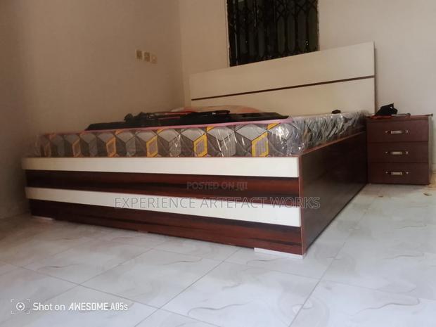 Queen Size Bed White and Brown photo 2