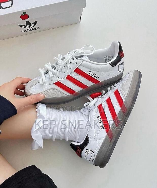 Adidas X Hello Kitty Gazelle · Photo 3