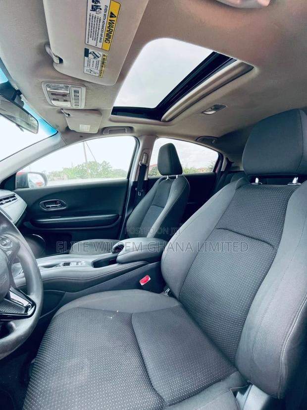 Honda HR-V EX FWD 2019 Red · Photo 3