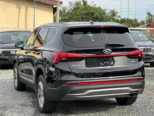 Hyundai Santa Fe 2022 Black photo 4