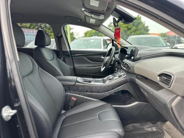Hyundai Santa Fe 2022 Black photo 7