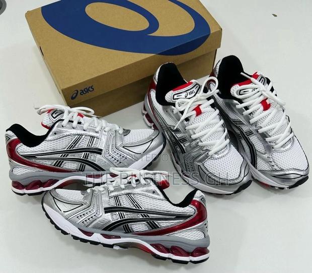 Asics Sneakers