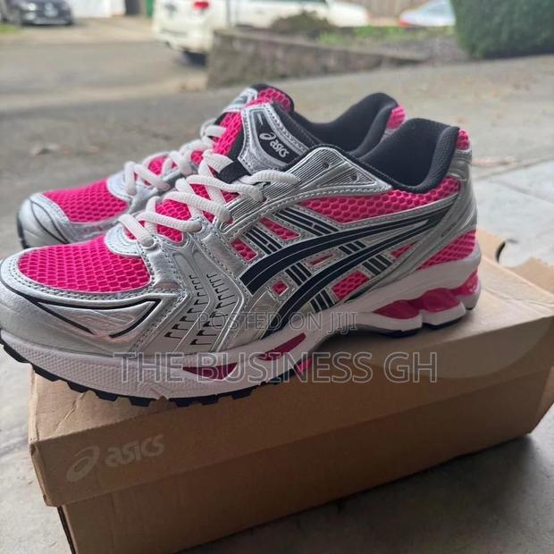 Asics Sneakers photo 2