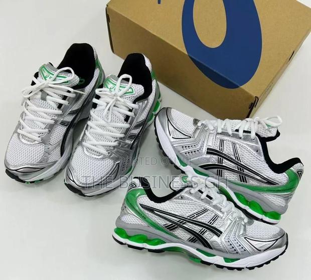 Asics Sneakers photo 3