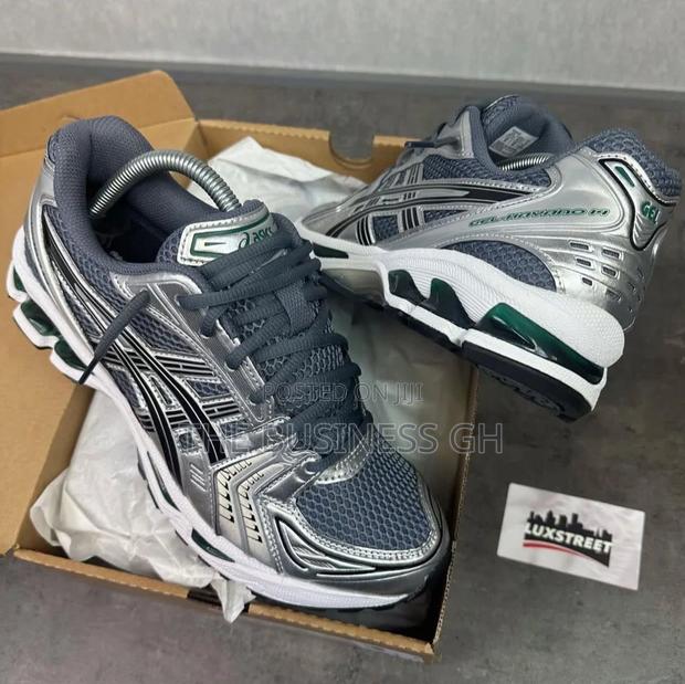 Asics Sneakers photo 4