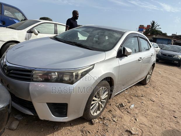 Toyota Corolla Altis 2016 Silver