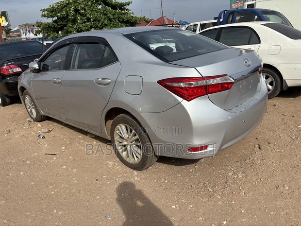 Toyota Corolla Altis 2016 Silver
