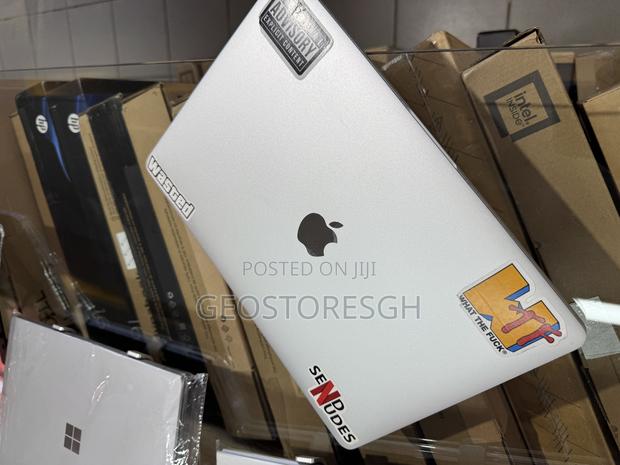 New Laptop Apple MacBook Pro 2019 8GB Intel Core I5 SSD 256GB photo 4