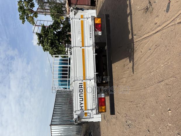 Hyundai 4.5 Ton Single Axel