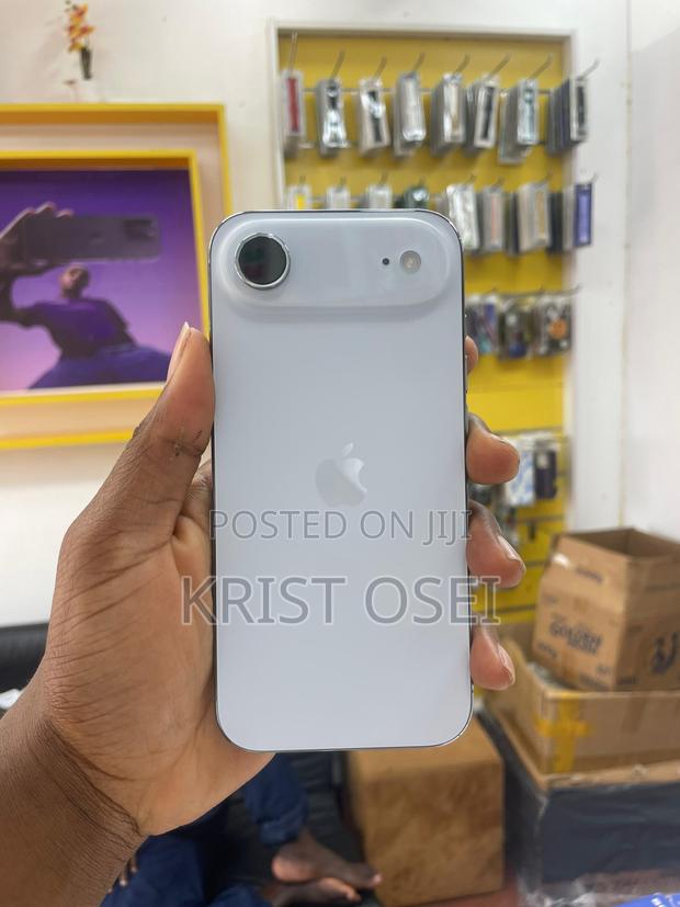 New Apple iPhone Air 256 GB White · Photo 4