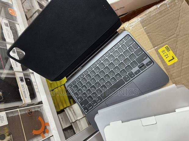 11inch Magic Keyboard for iPad Pro M4/M5 (Preowned) photo 2