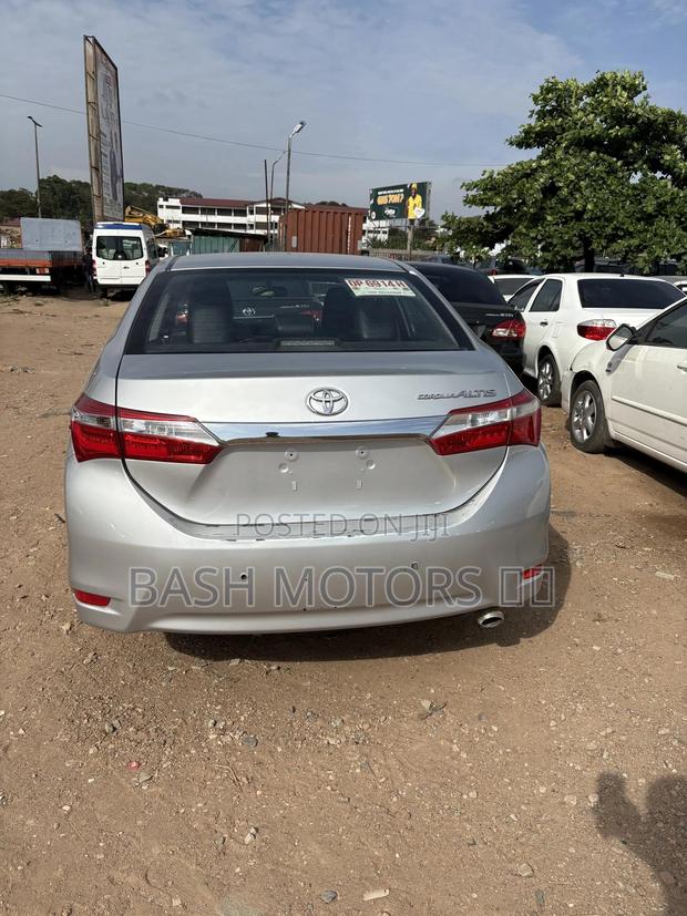 Toyota Corolla Altis 2016 Silver
